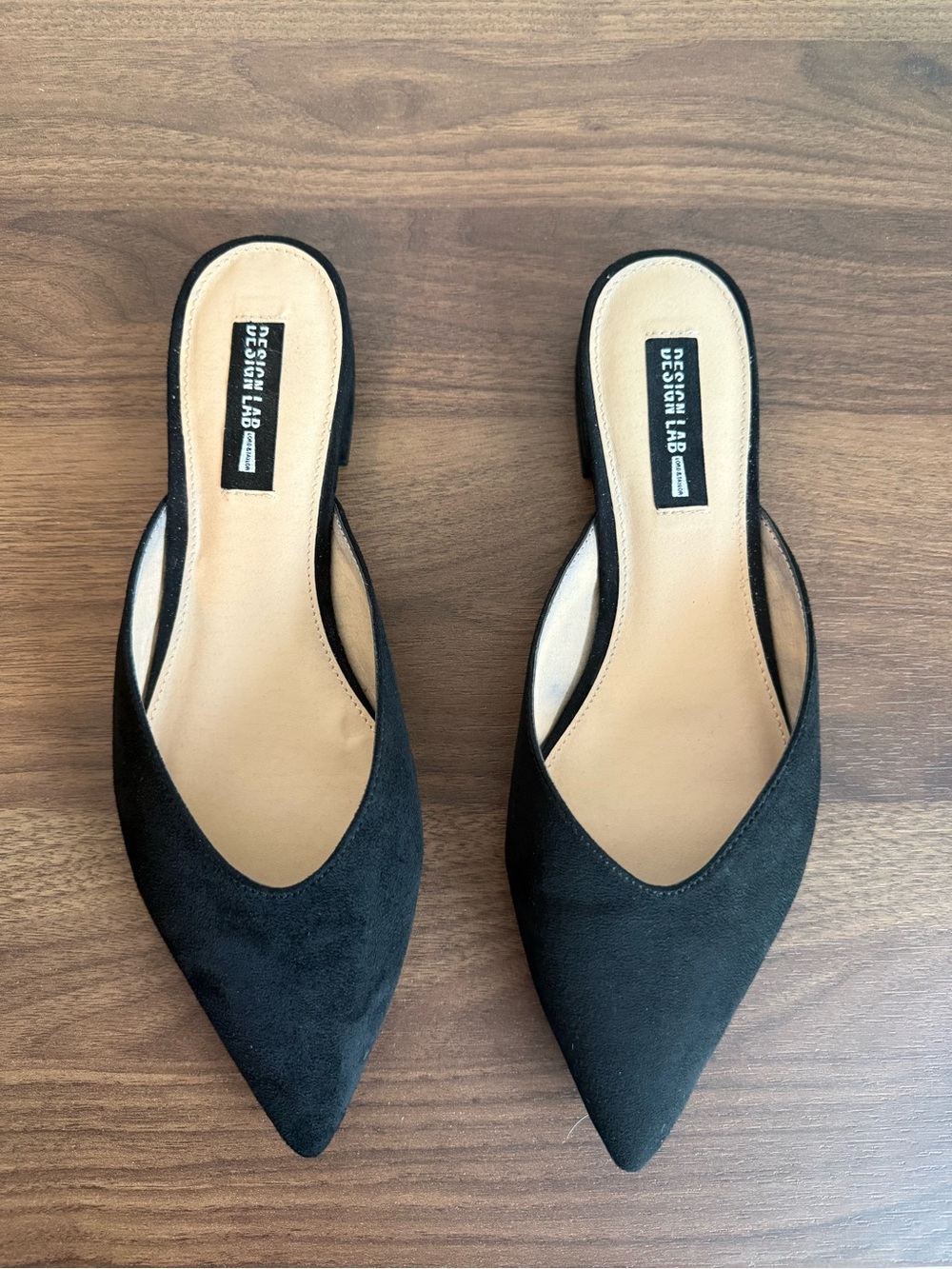 Design Lab Lord & Taylor Black Pointed Toe Mule Flats